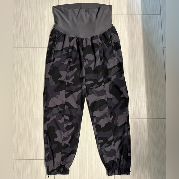 Old Navy Active Stretchtech maternity over the belly gray camo joggers - small - Picture 1 of 5